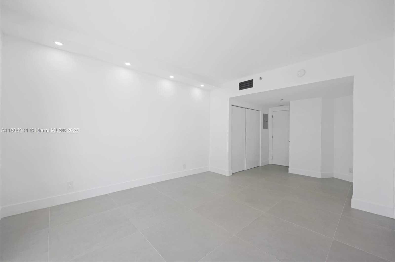Small Image of 20281 EAST COUNTRY CLUB DR #1008, Aventura Number 12