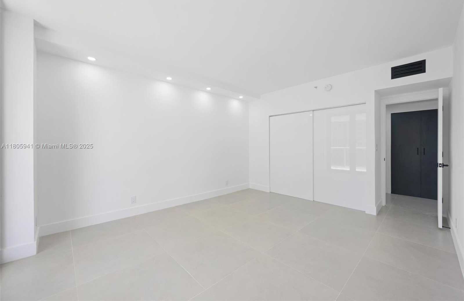 Small Image of 20281 EAST COUNTRY CLUB DR #1008, Aventura Number 16