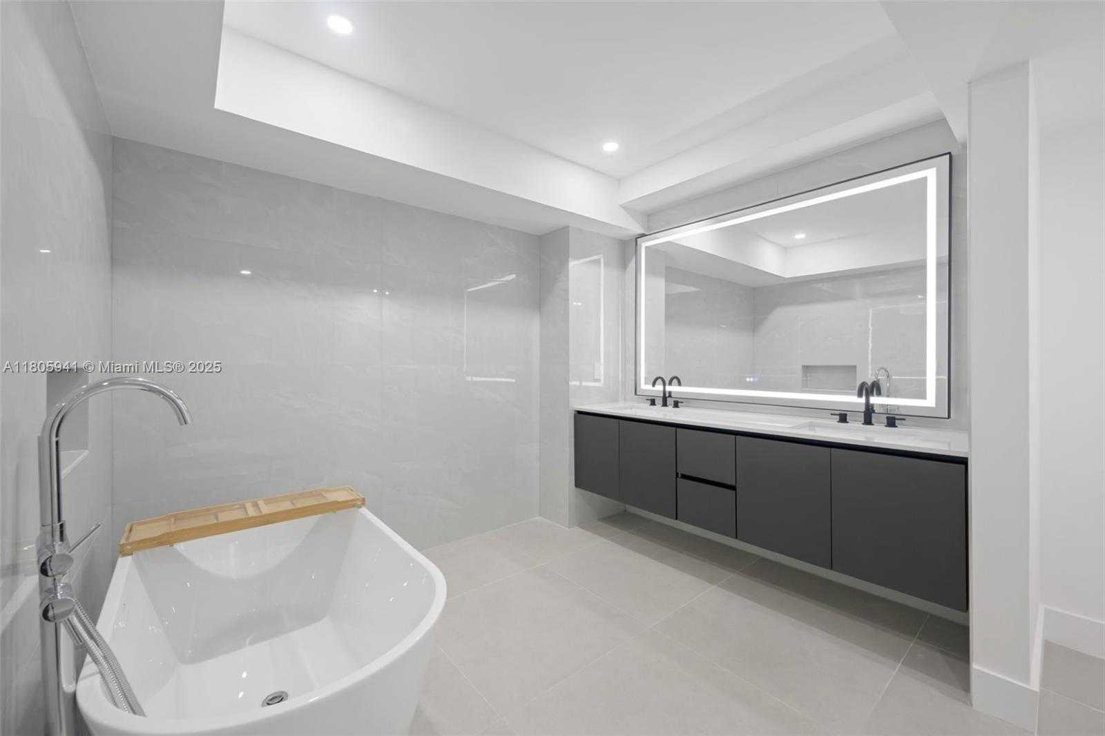 Small Image of 20281 EAST COUNTRY CLUB DR #1008, Aventura Number 24