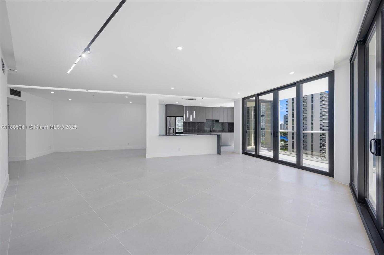 Small Image of 20281 EAST COUNTRY CLUB DR #1008, Aventura Number 3