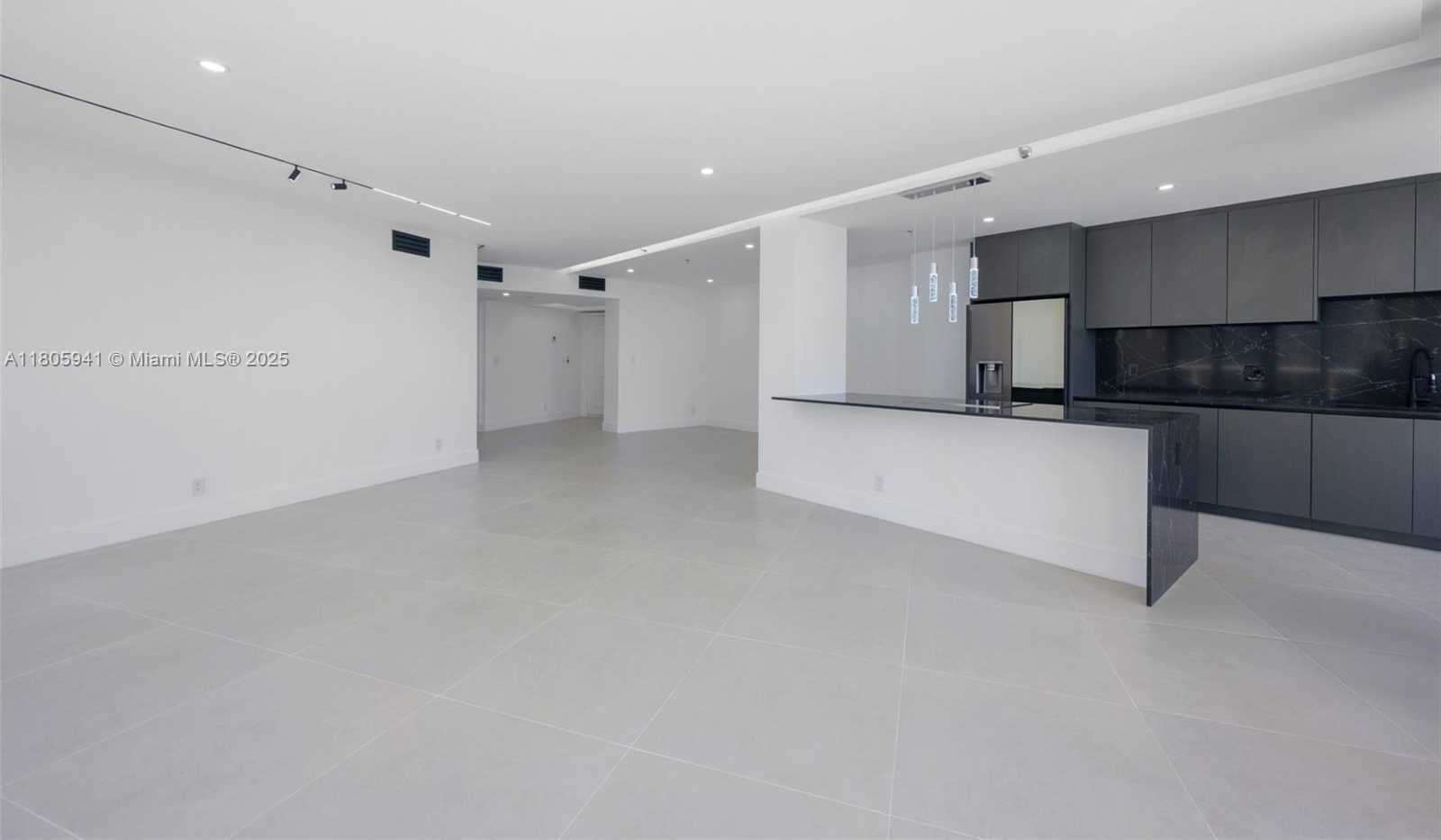 Small Image of 20281 EAST COUNTRY CLUB DR #1008, Aventura Number 4