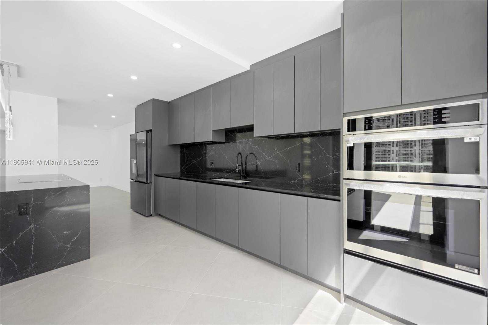 Small Image of 20281 EAST COUNTRY CLUB DR #1008, Aventura Number 8