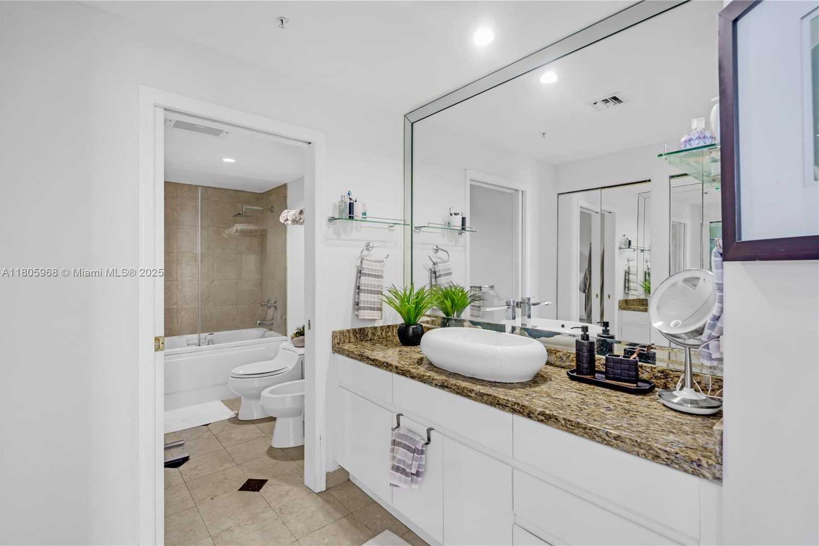 Small Image of 848 BRICKELL KEY DR #3803, Miami Number 24