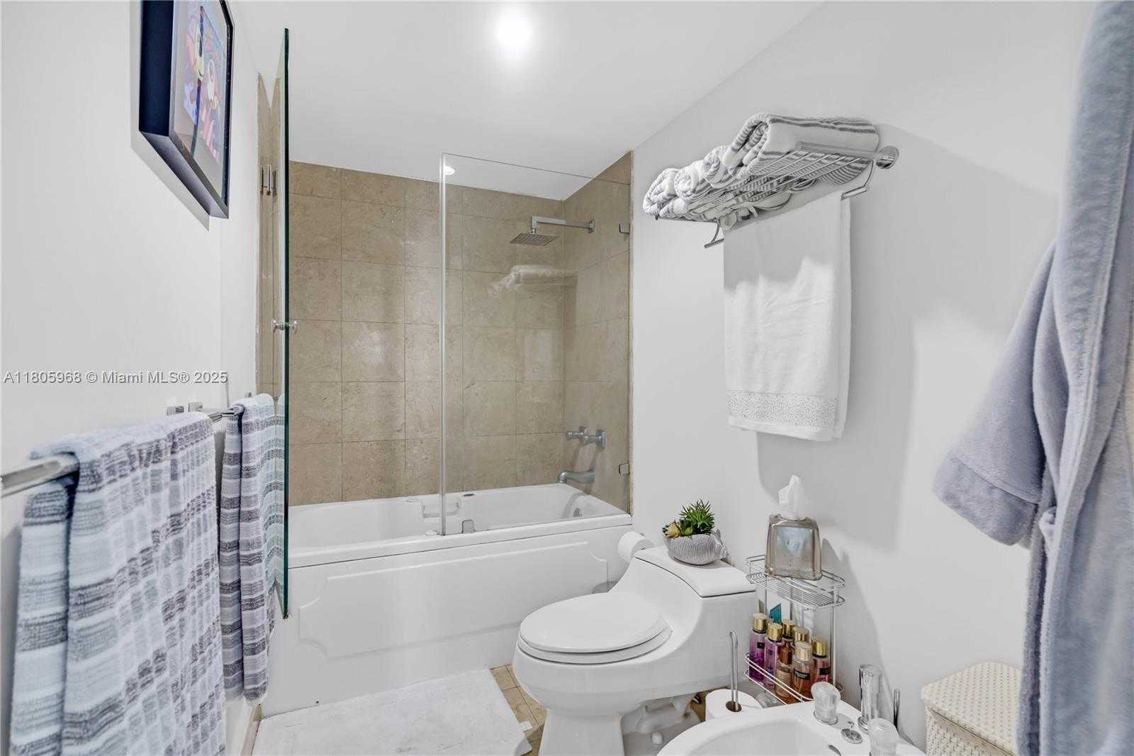 Small Image of 848 BRICKELL KEY DR #3803, Miami Number 25