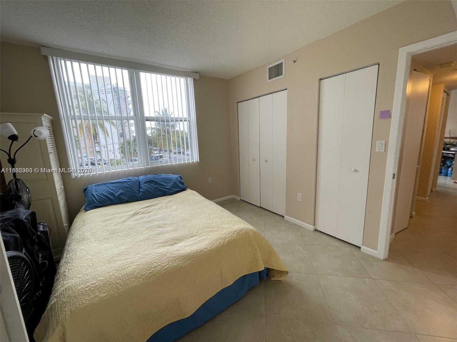 Small Image of 1555 NORTH TREASURE DR #201, North Bay Village Number 10