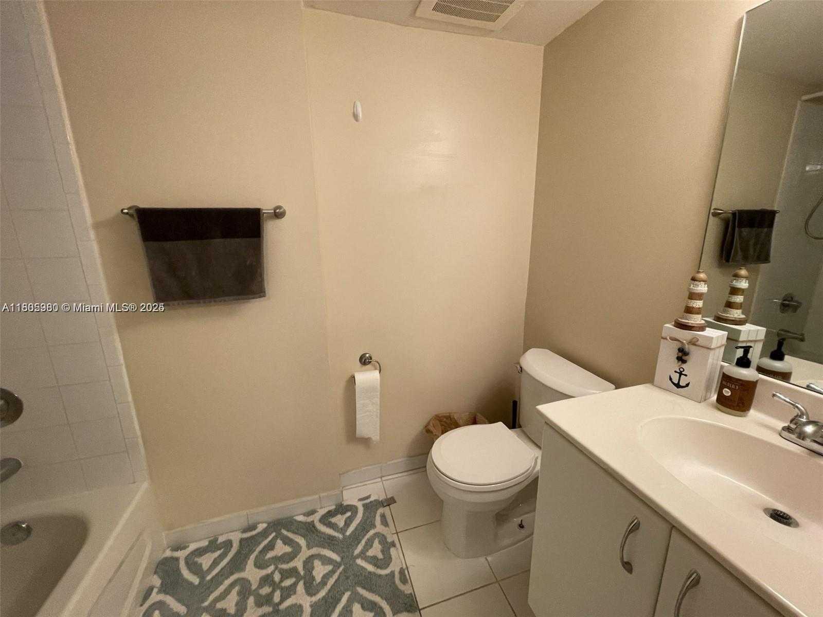 Small Image of 1555 NORTH TREASURE DR #201, North Bay Village Number 11