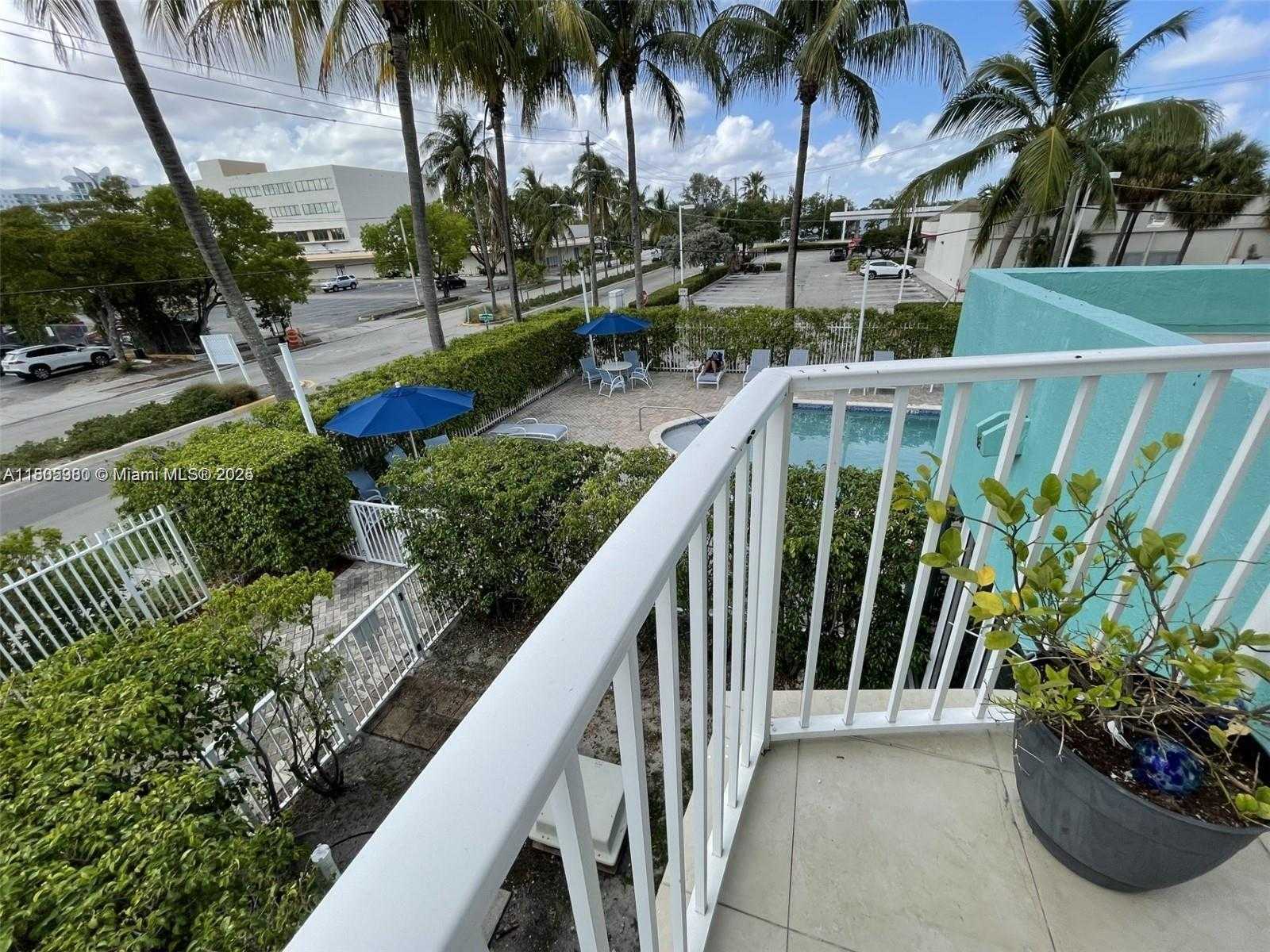 Small Image of 1555 NORTH TREASURE DR #201, North Bay Village Number 14
