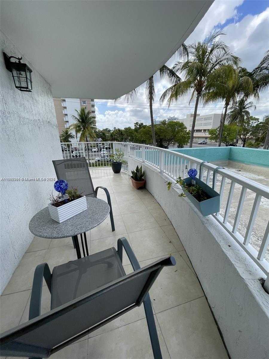 Small Image of 1555 NORTH TREASURE DR #201, North Bay Village Number 15