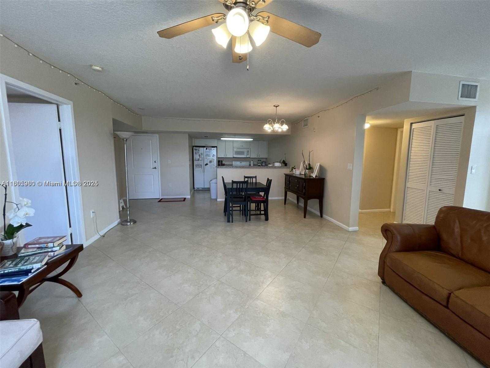 Small Image of 1555 NORTH TREASURE DR #201, North Bay Village Number 4