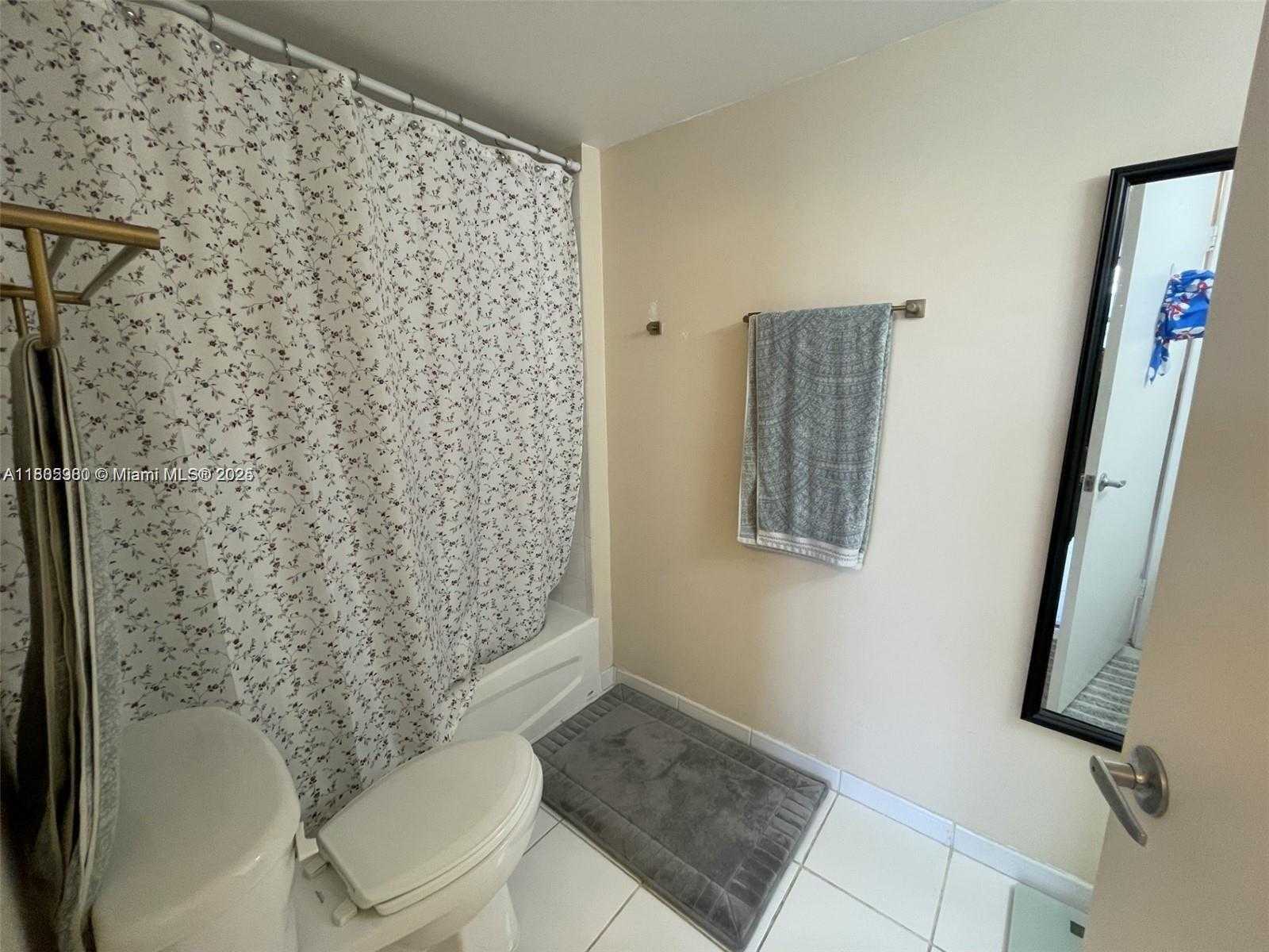 Small Image of 1555 NORTH TREASURE DR #201, North Bay Village Number 7