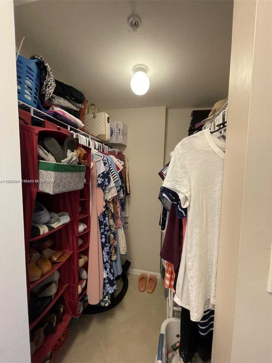 Small Image of 1555 NORTH TREASURE DR #201, North Bay Village Number 8