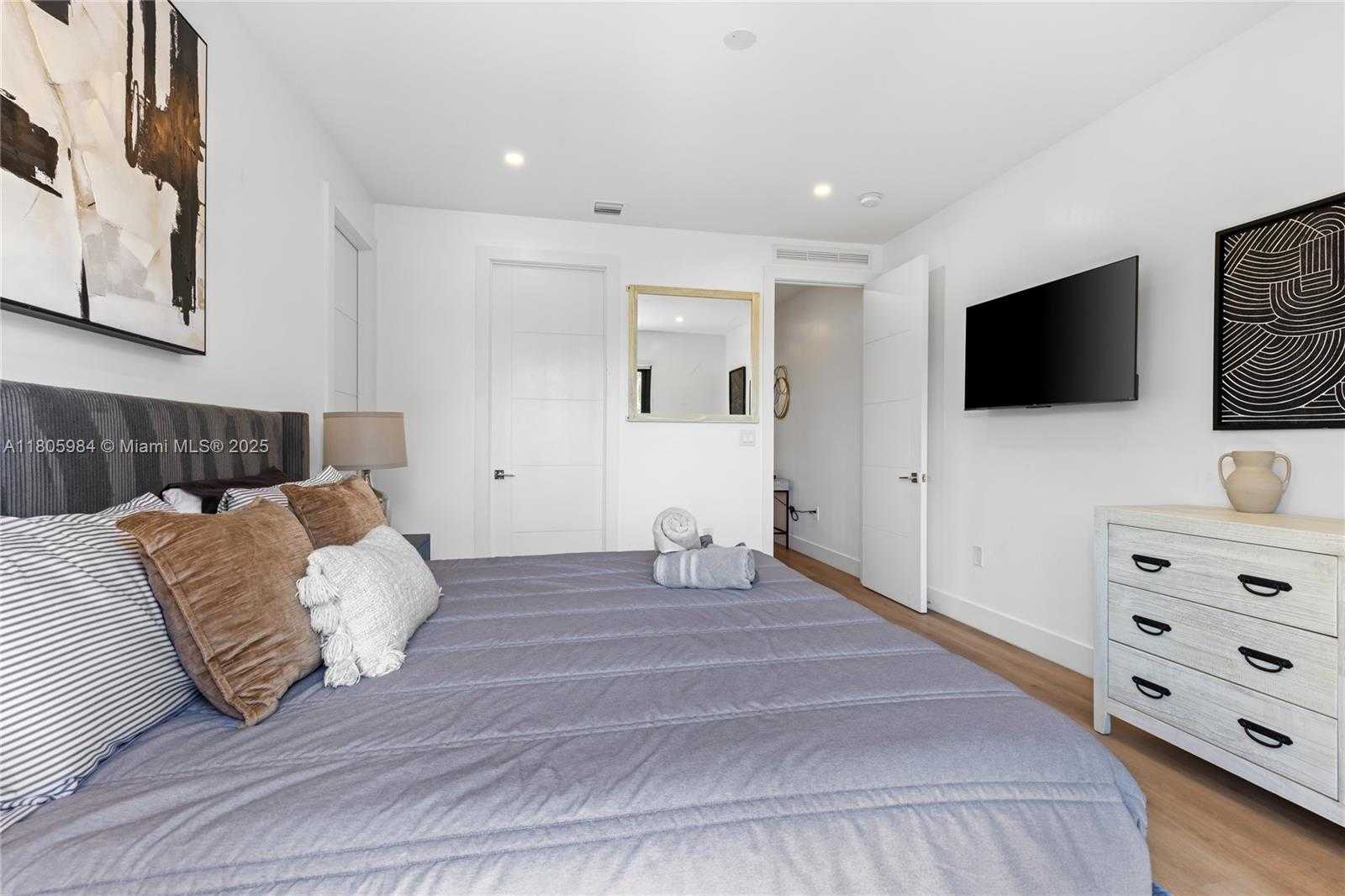 Small Image of 1116 NORTH EAST 10TH AVE, Fort Lauderdale Number 42