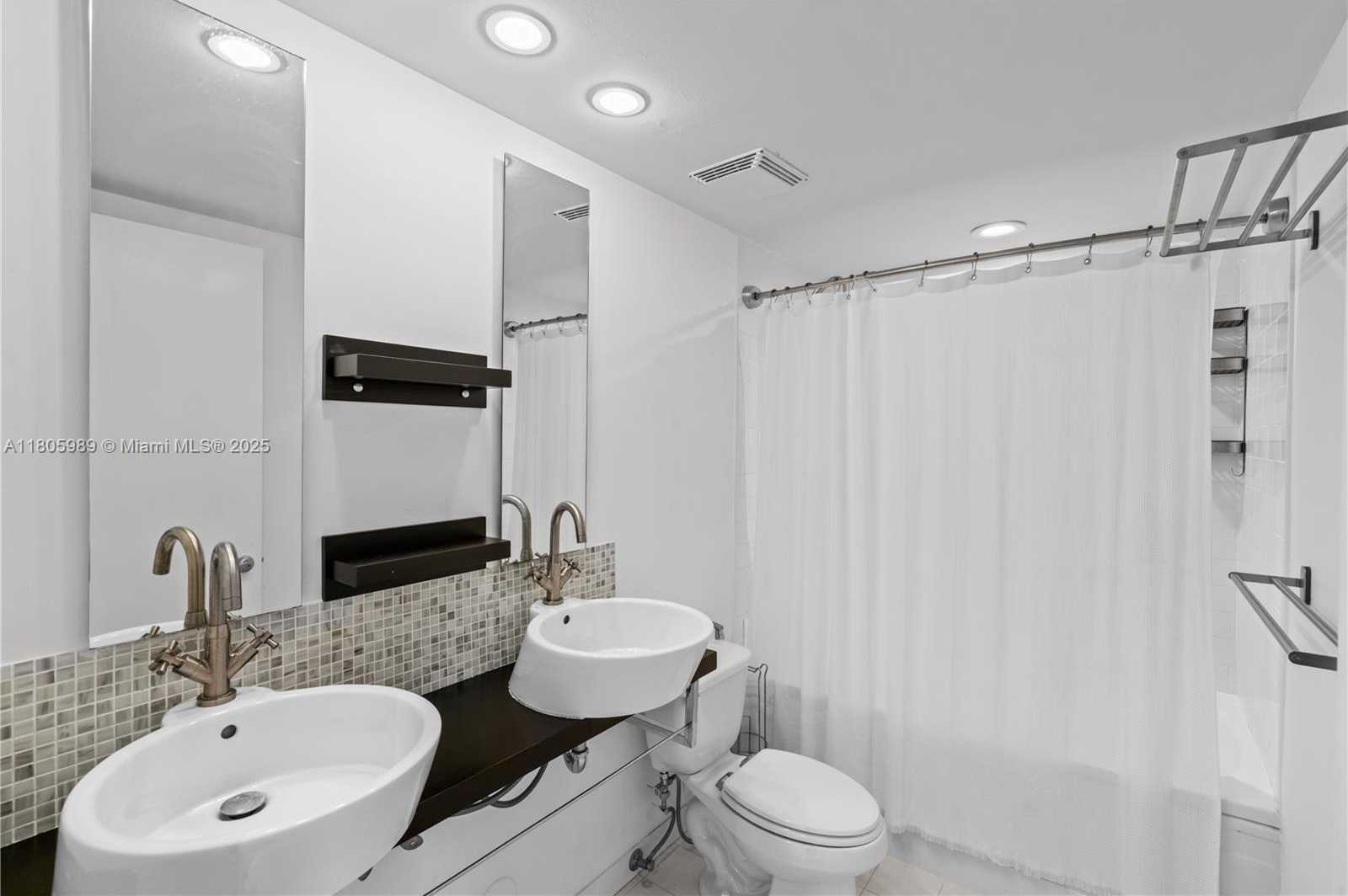 Small Image of 690 SOUTH WEST 1ST CT #2717, Miami Number 18