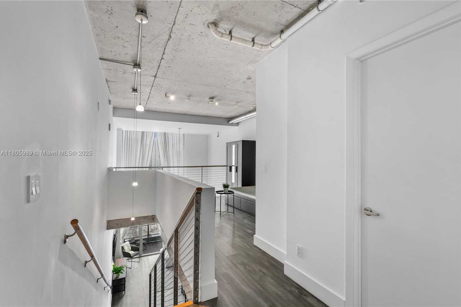Small Image of 690 SOUTH WEST 1ST CT #2717, Miami Number 19