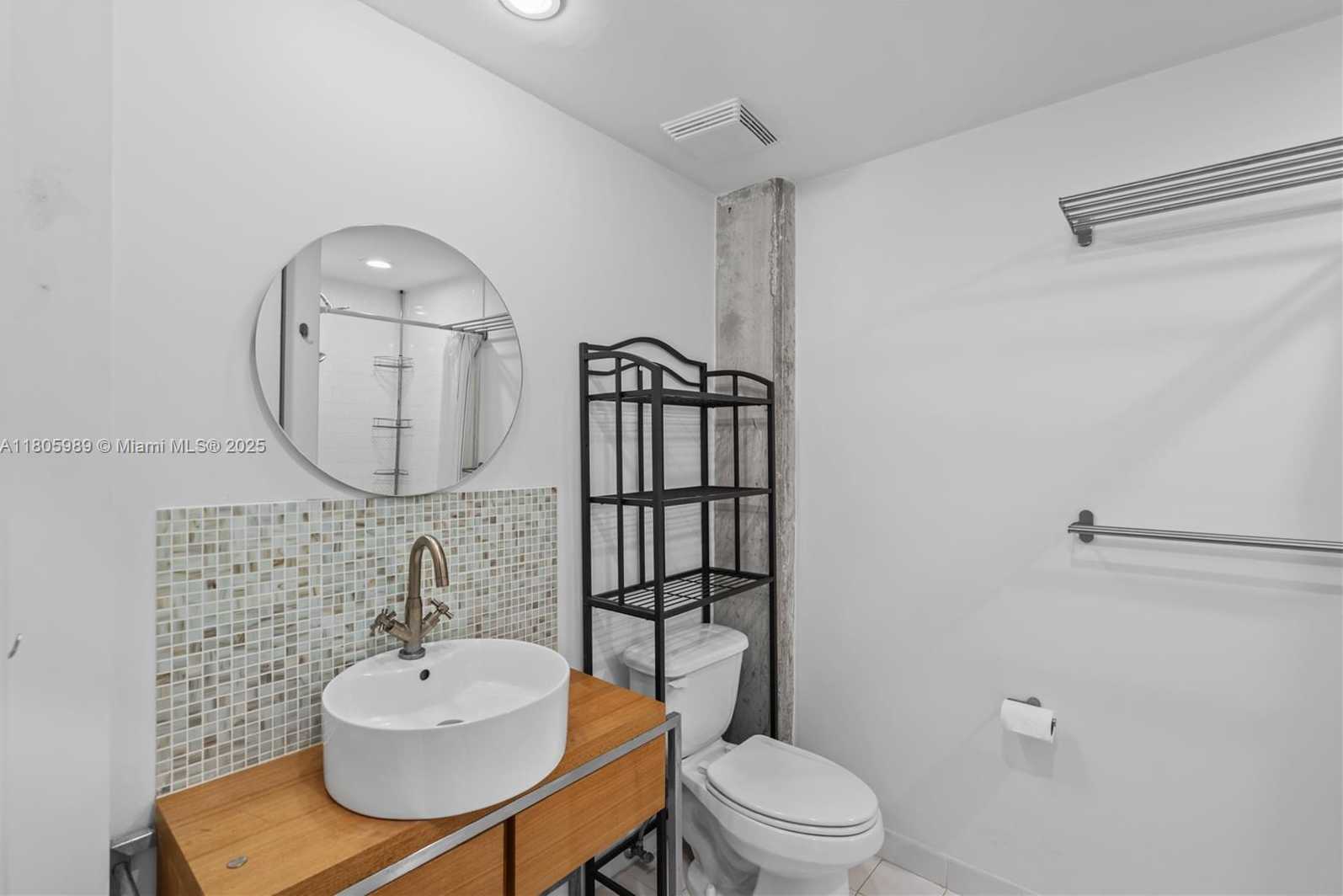 Small Image of 690 SOUTH WEST 1ST CT #2717, Miami Number 22