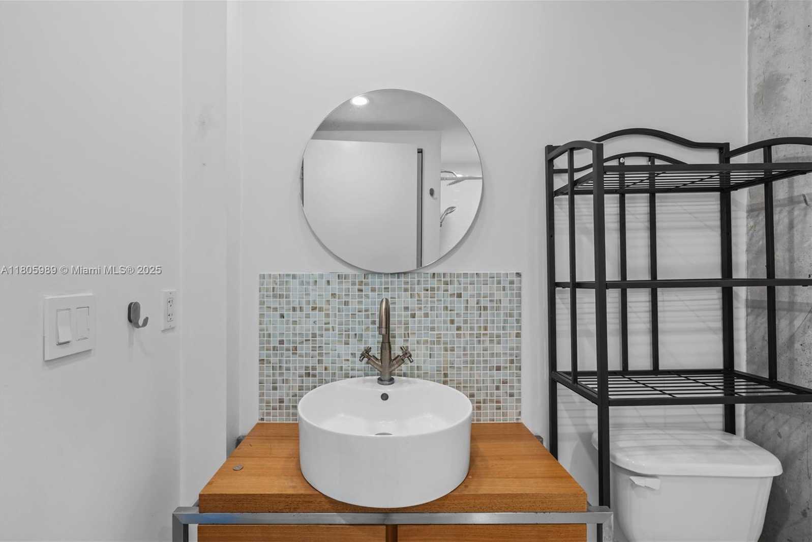 Small Image of 690 SOUTH WEST 1ST CT #2717, Miami Number 23