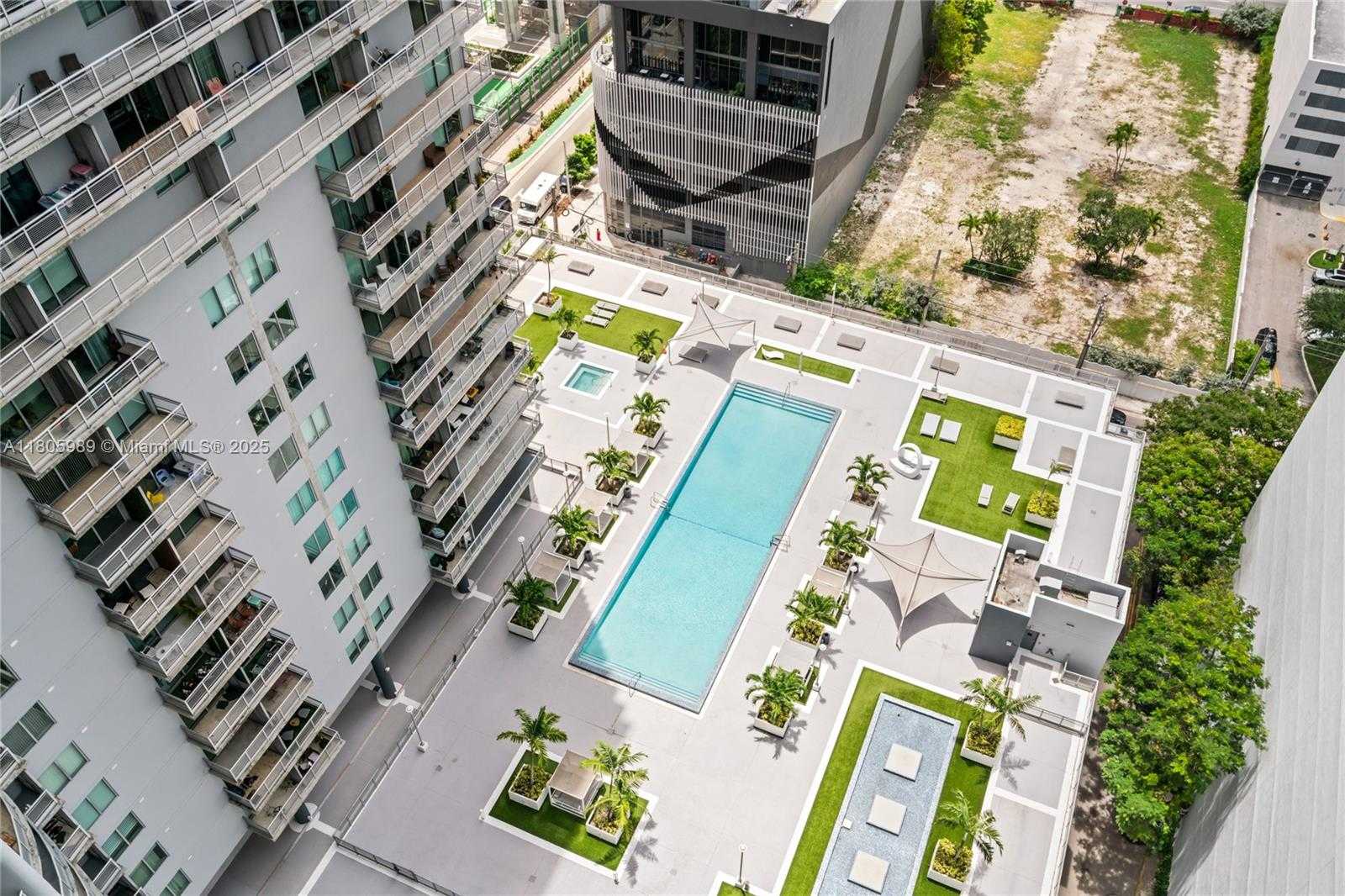 Small Image of 690 SOUTH WEST 1ST CT #2717, Miami Number 27