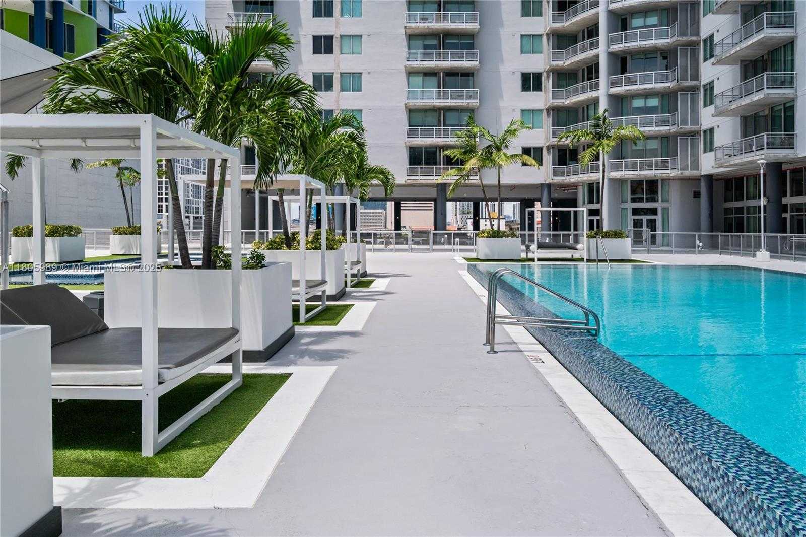 Small Image of 690 SOUTH WEST 1ST CT #2717, Miami Number 33