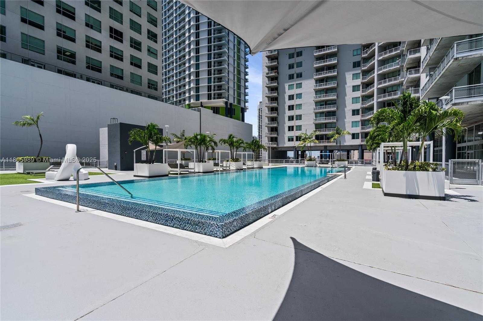 Small Image of 690 SOUTH WEST 1ST CT #2717, Miami Number 35