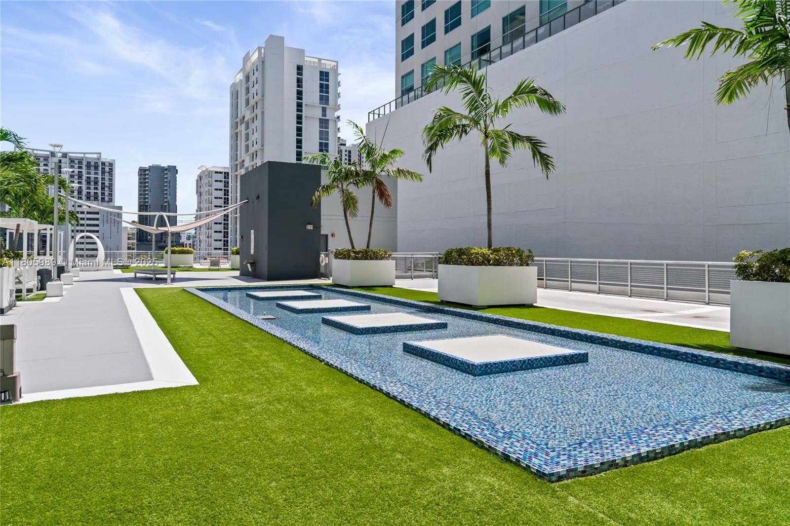 Small Image of 690 SOUTH WEST 1ST CT #2717, Miami Number 37