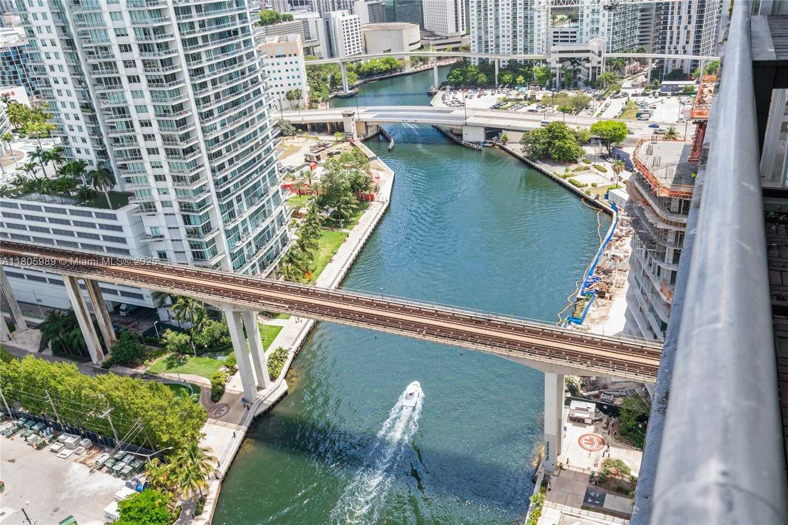 Small Image of 690 SOUTH WEST 1ST CT #2717, Miami Number 4