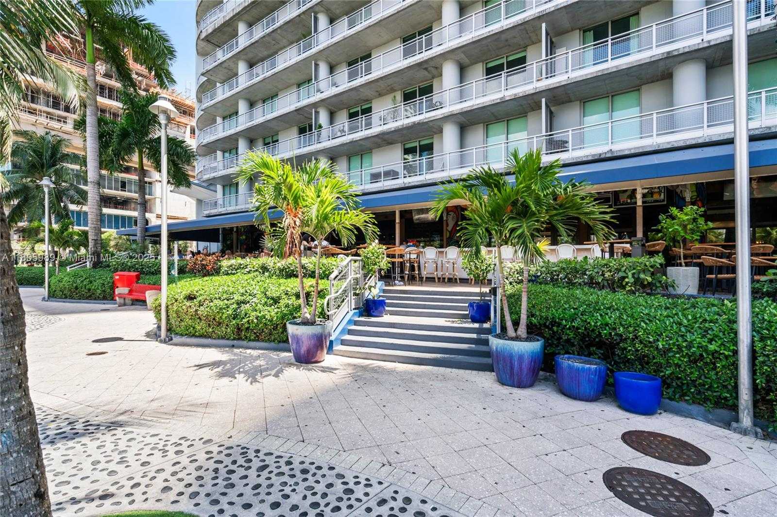 Small Image of 690 SOUTH WEST 1ST CT #2717, Miami Number 47