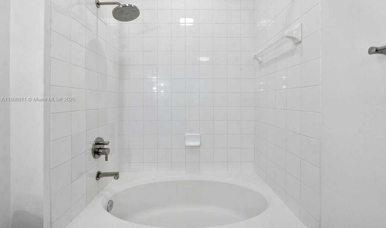 Small Image of 2001 BISCAYNE BLVD #2308, Miami Number 12