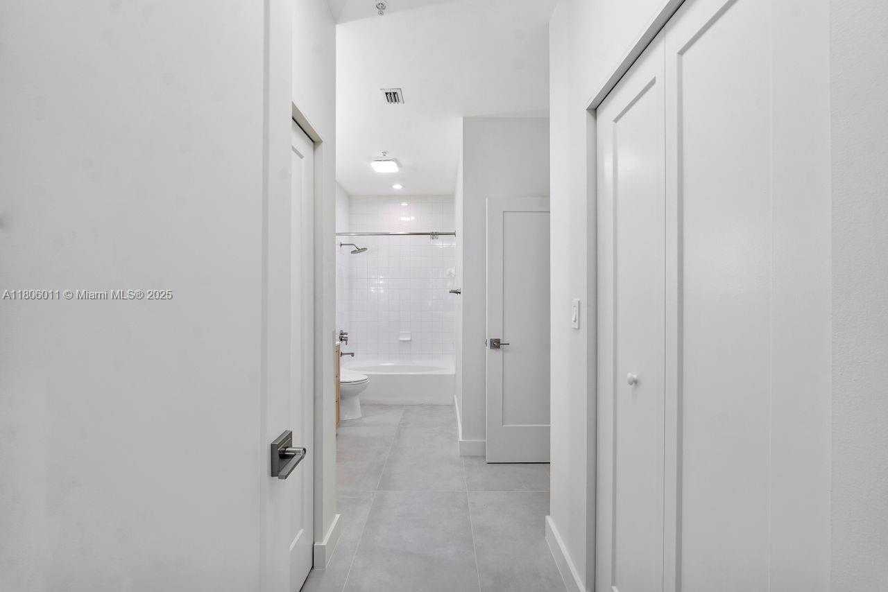 Small Image of 2001 BISCAYNE BLVD #2308, Miami Number 14