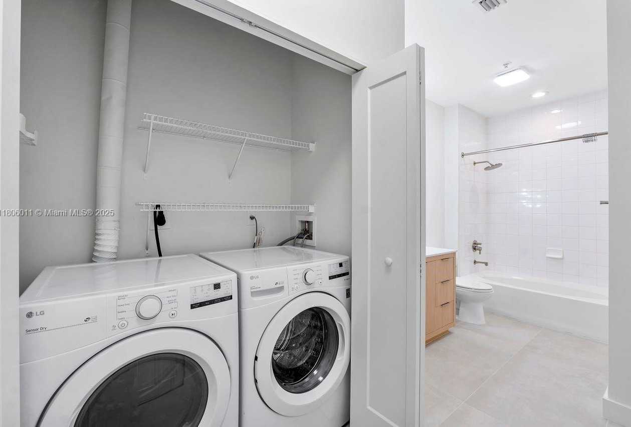 Small Image of 2001 BISCAYNE BLVD #2308, Miami Number 17
