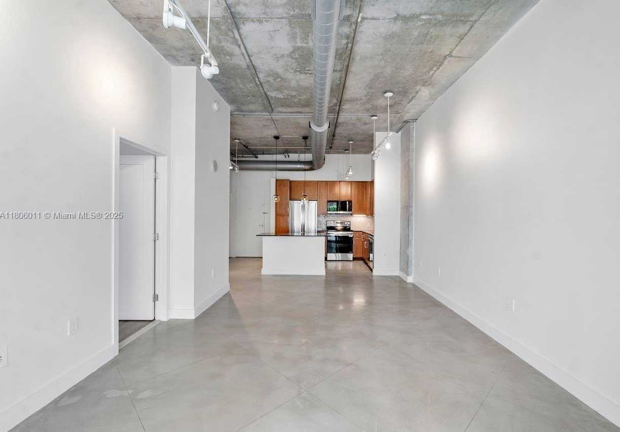 Small Image of 2001 BISCAYNE BLVD #2308, Miami Number 4