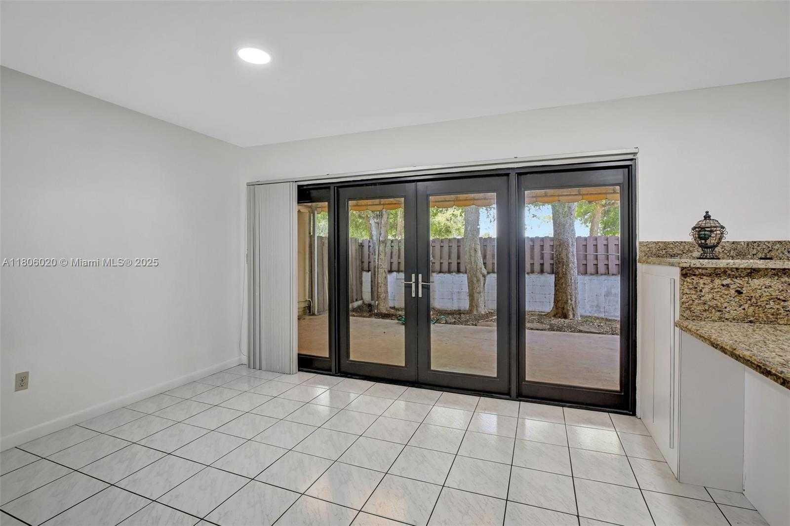 Small Image of 6703 KINGSMOOR WAY, Miami Lakes Number 12