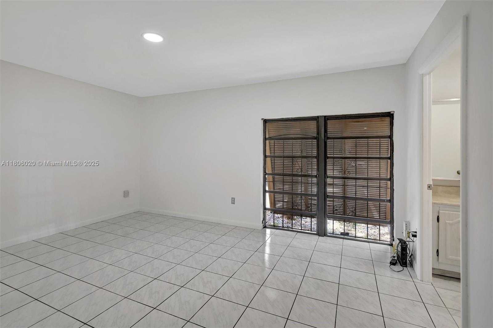 Small Image of 6703 KINGSMOOR WAY, Miami Lakes Number 16