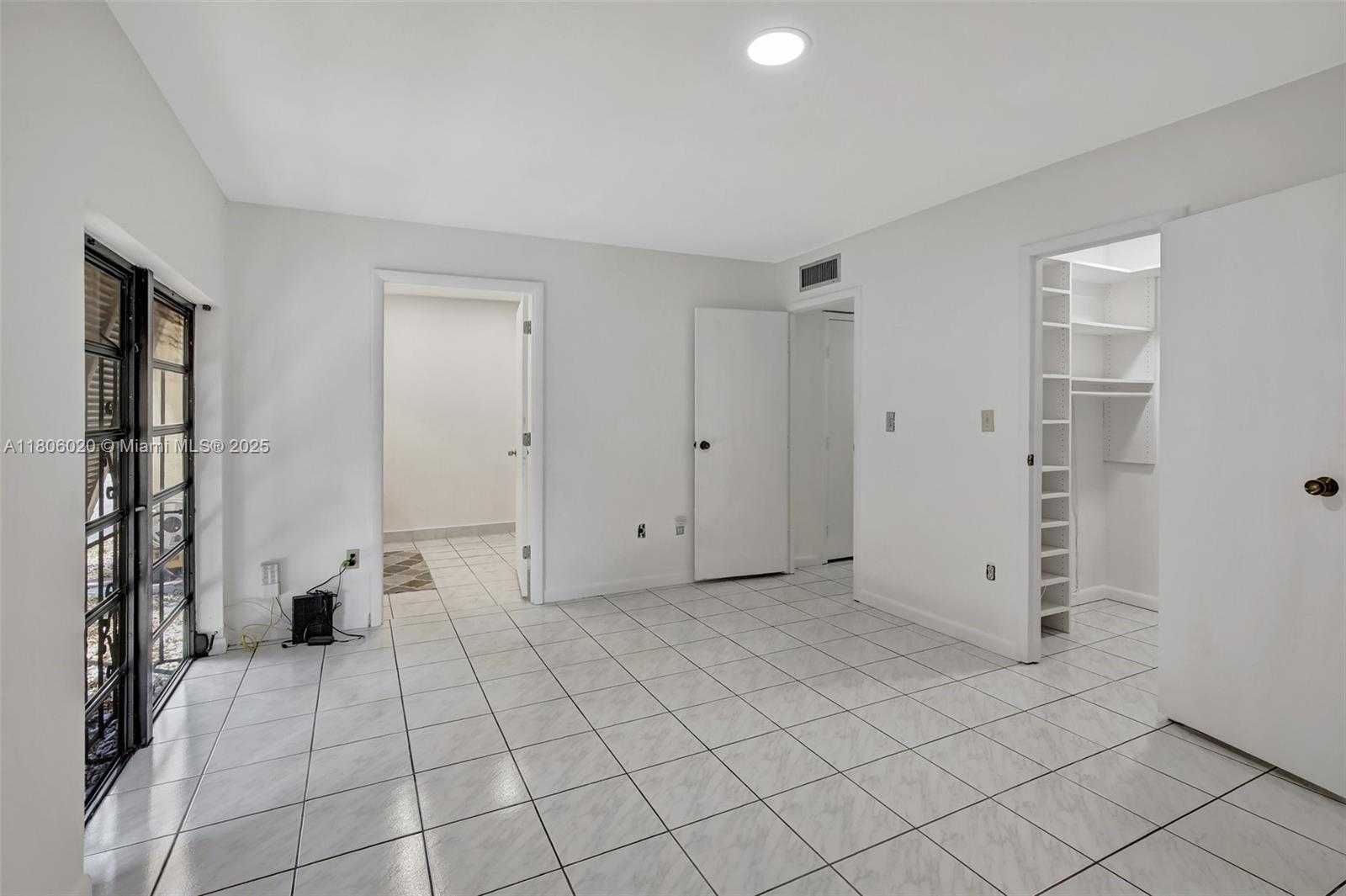 Small Image of 6703 KINGSMOOR WAY, Miami Lakes Number 18