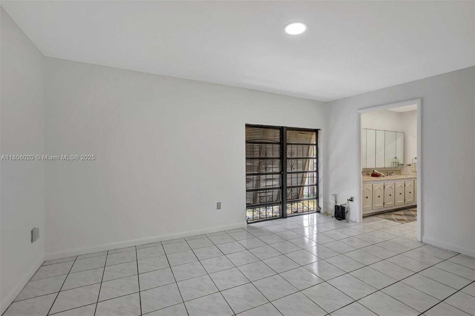 Small Image of 6703 KINGSMOOR WAY, Miami Lakes Number 19