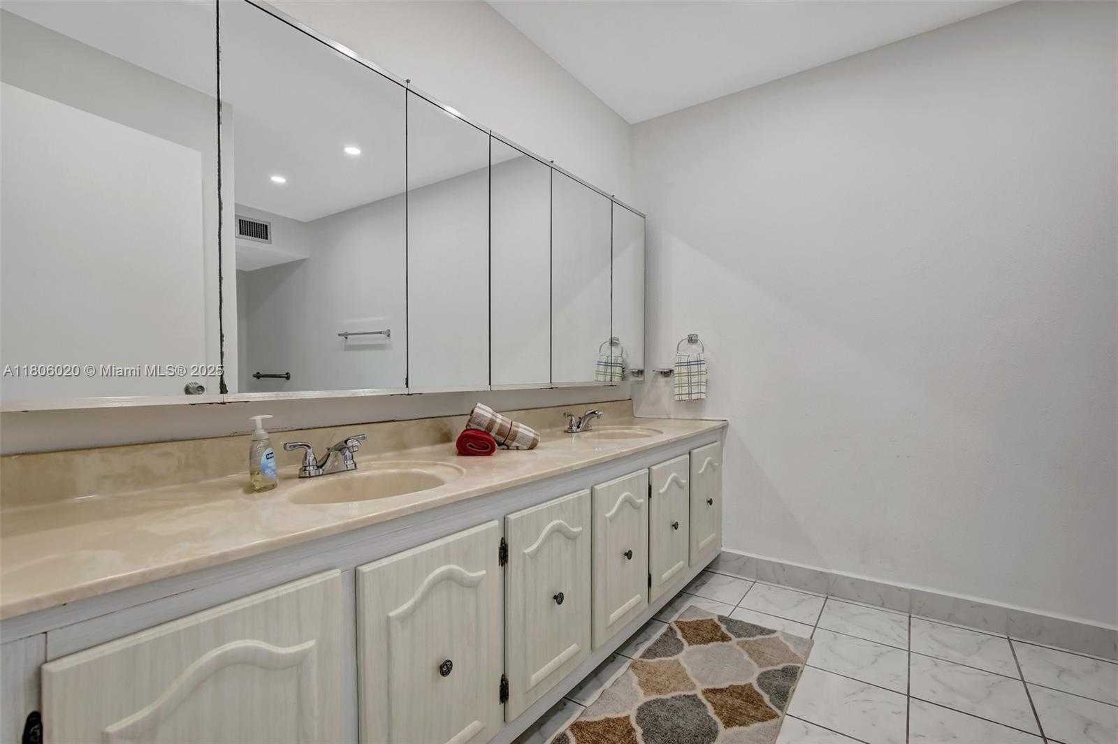 Small Image of 6703 KINGSMOOR WAY, Miami Lakes Number 22