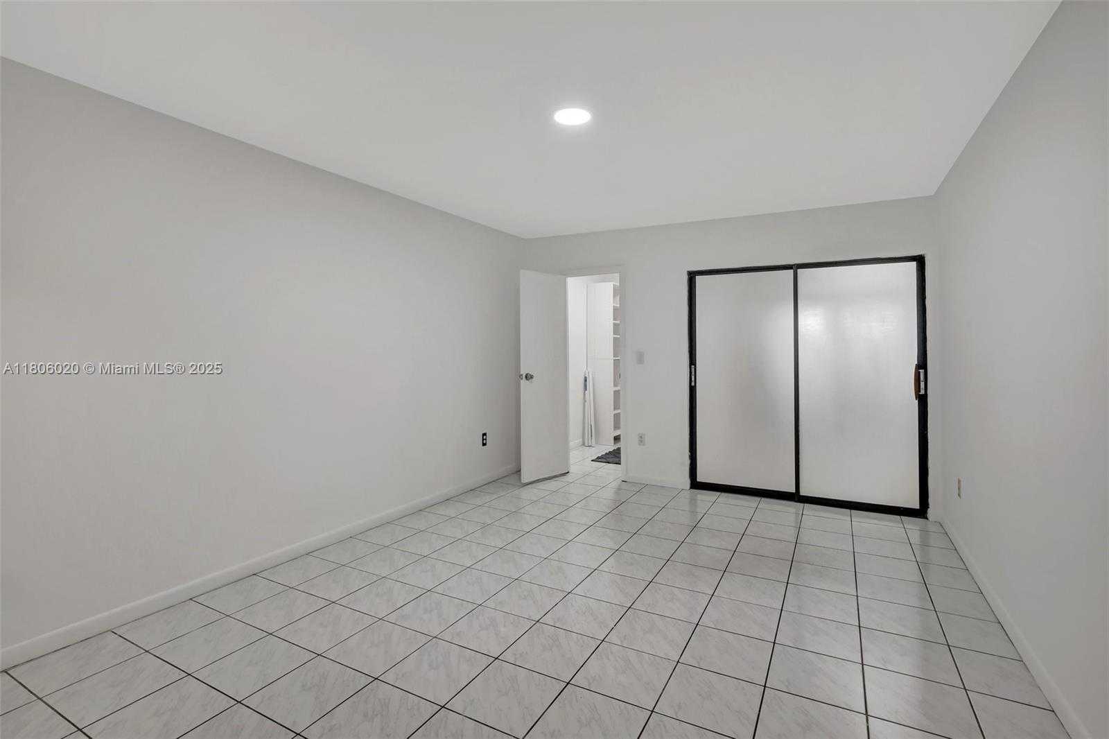 Small Image of 6703 KINGSMOOR WAY, Miami Lakes Number 24