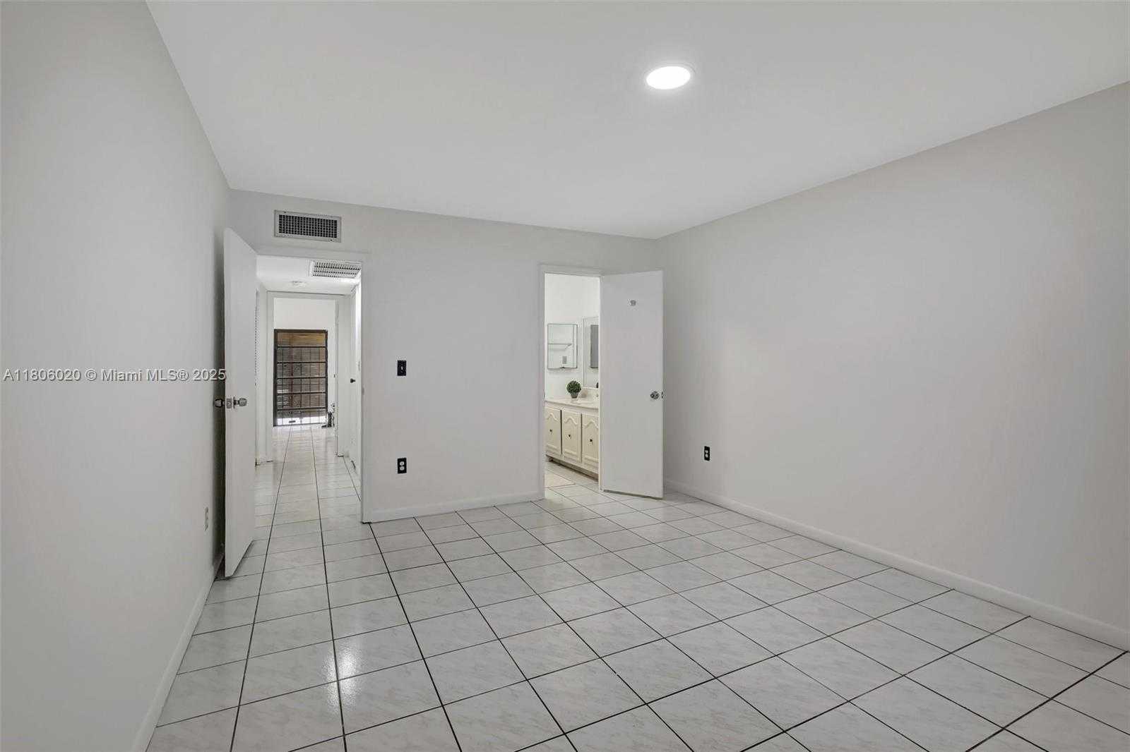 Small Image of 6703 KINGSMOOR WAY, Miami Lakes Number 25