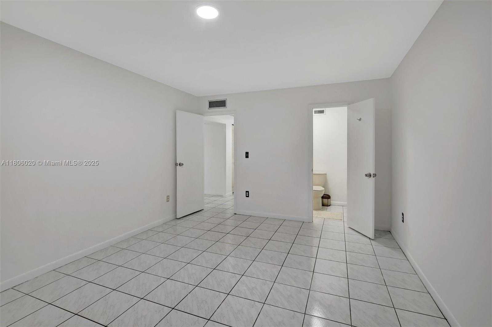 Small Image of 6703 KINGSMOOR WAY, Miami Lakes Number 26