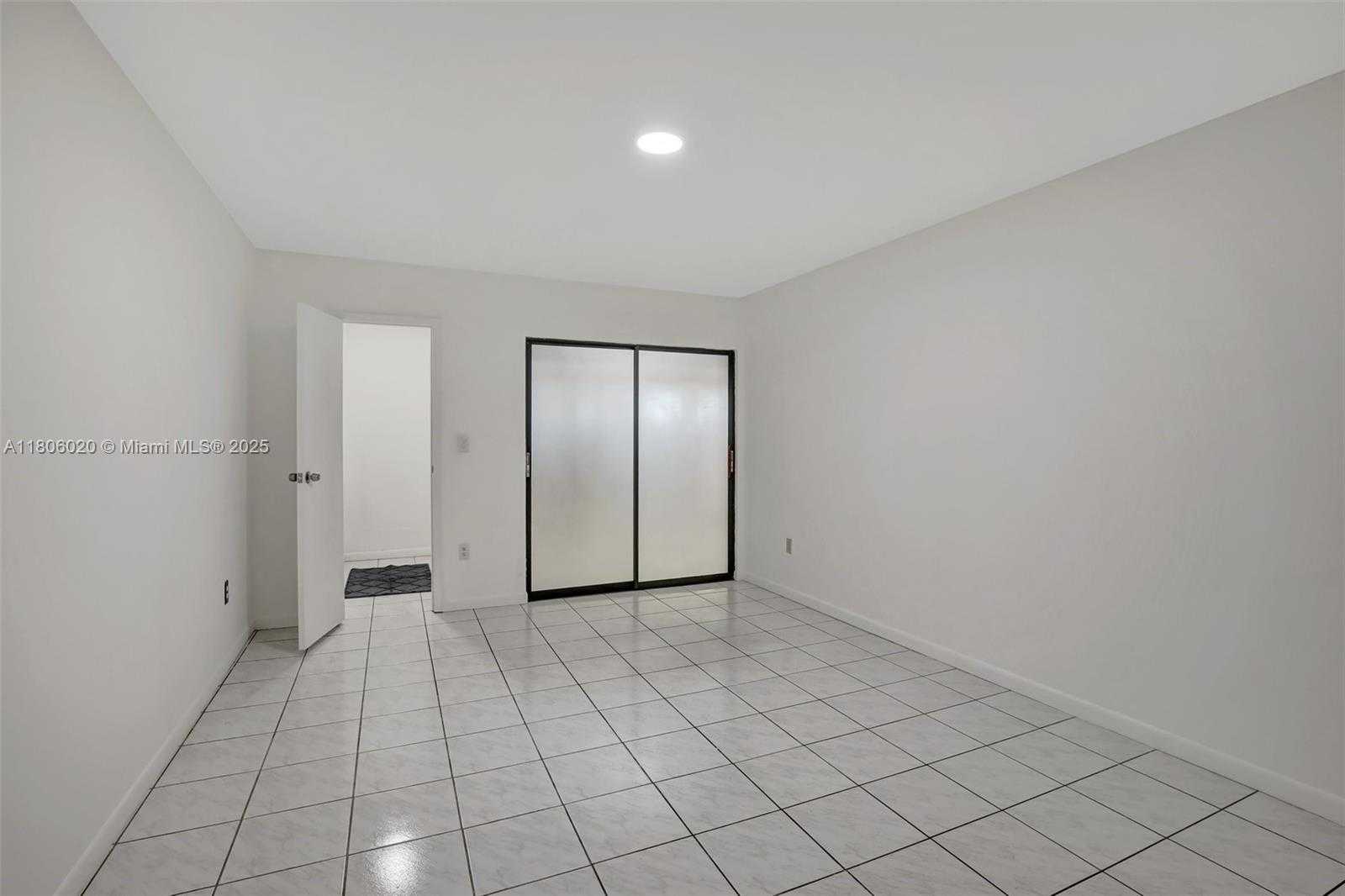 Small Image of 6703 KINGSMOOR WAY, Miami Lakes Number 27