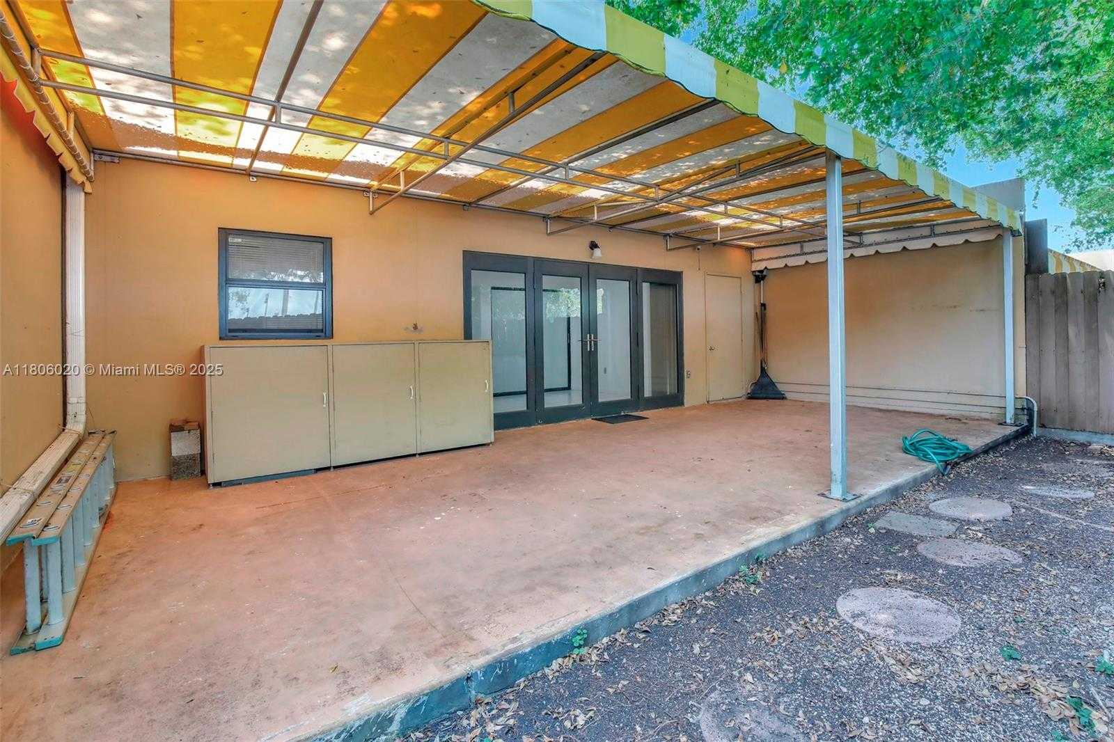 Small Image of 6703 KINGSMOOR WAY, Miami Lakes Number 33