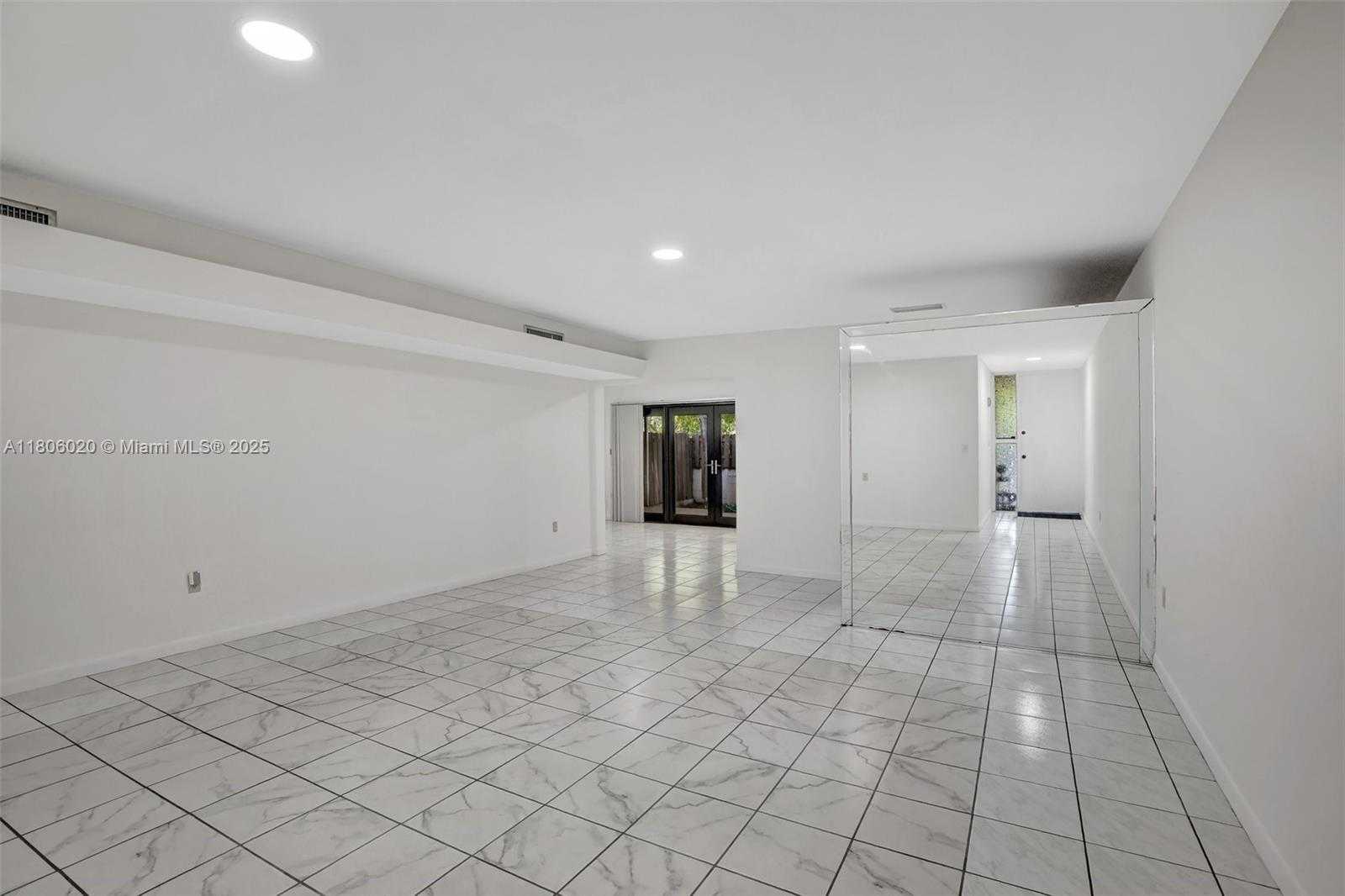 Small Image of 6703 KINGSMOOR WAY, Miami Lakes Number 4
