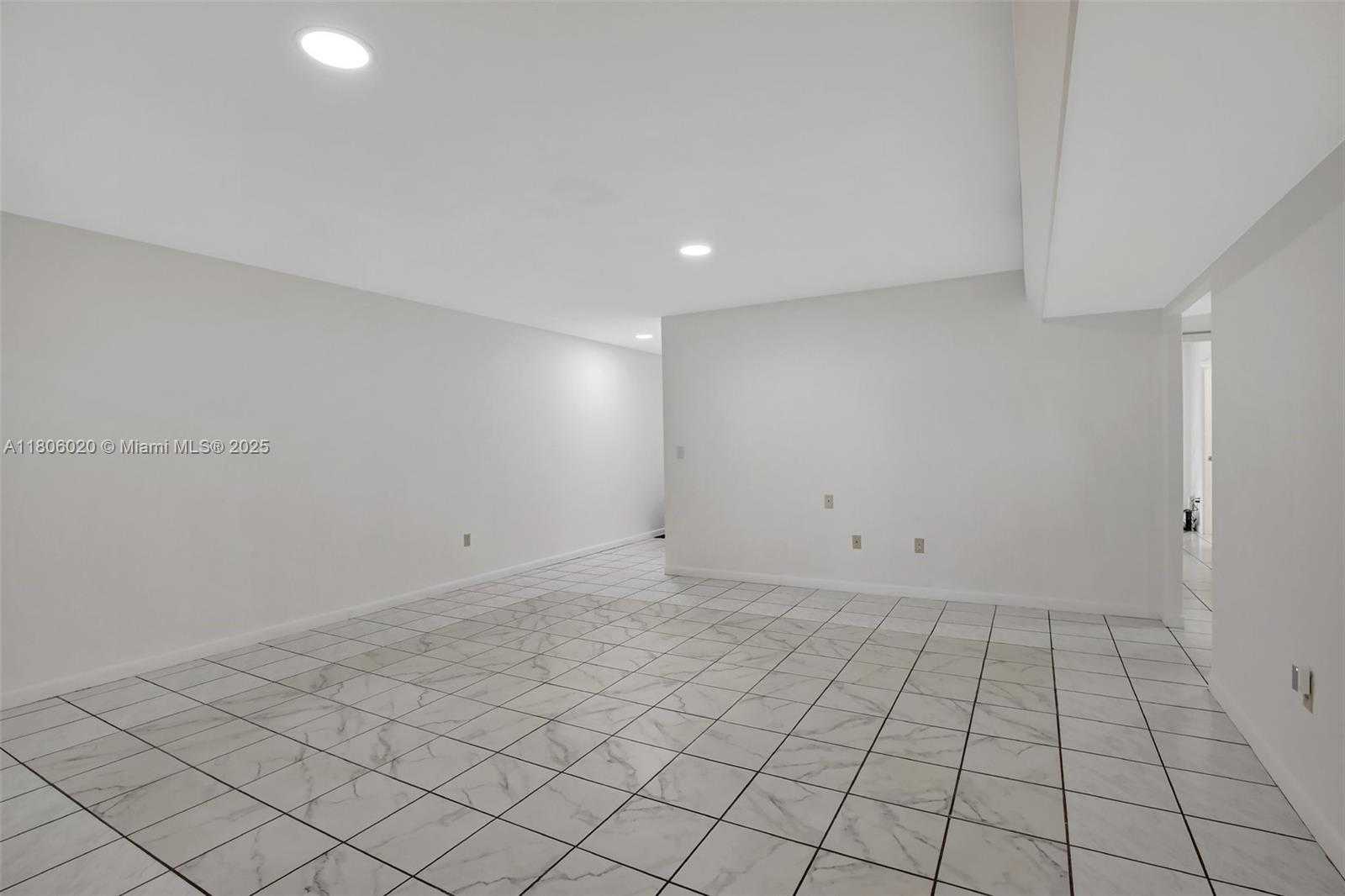 Small Image of 6703 KINGSMOOR WAY, Miami Lakes Number 7