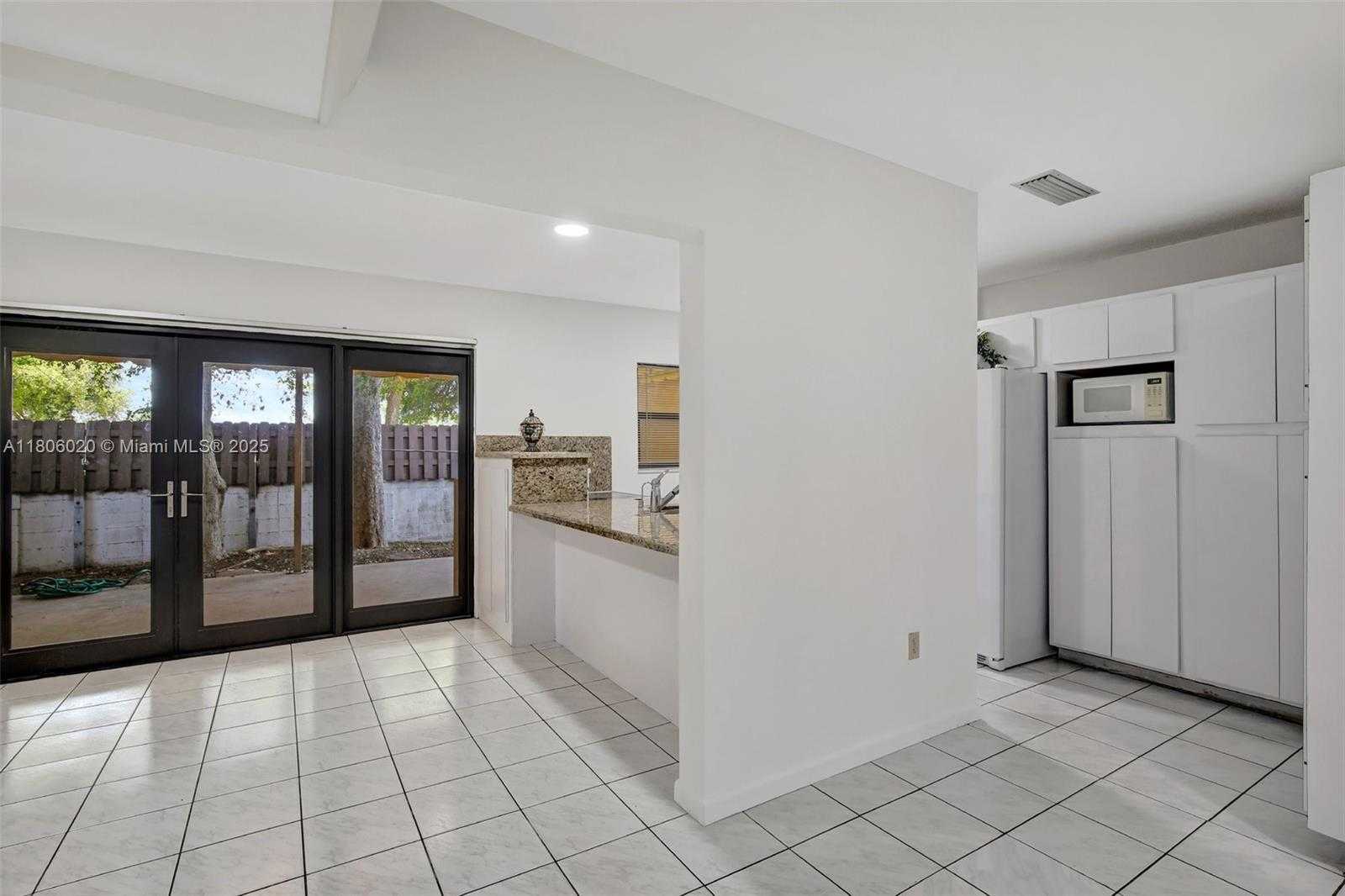 Small Image of 6703 KINGSMOOR WAY, Miami Lakes Number 8