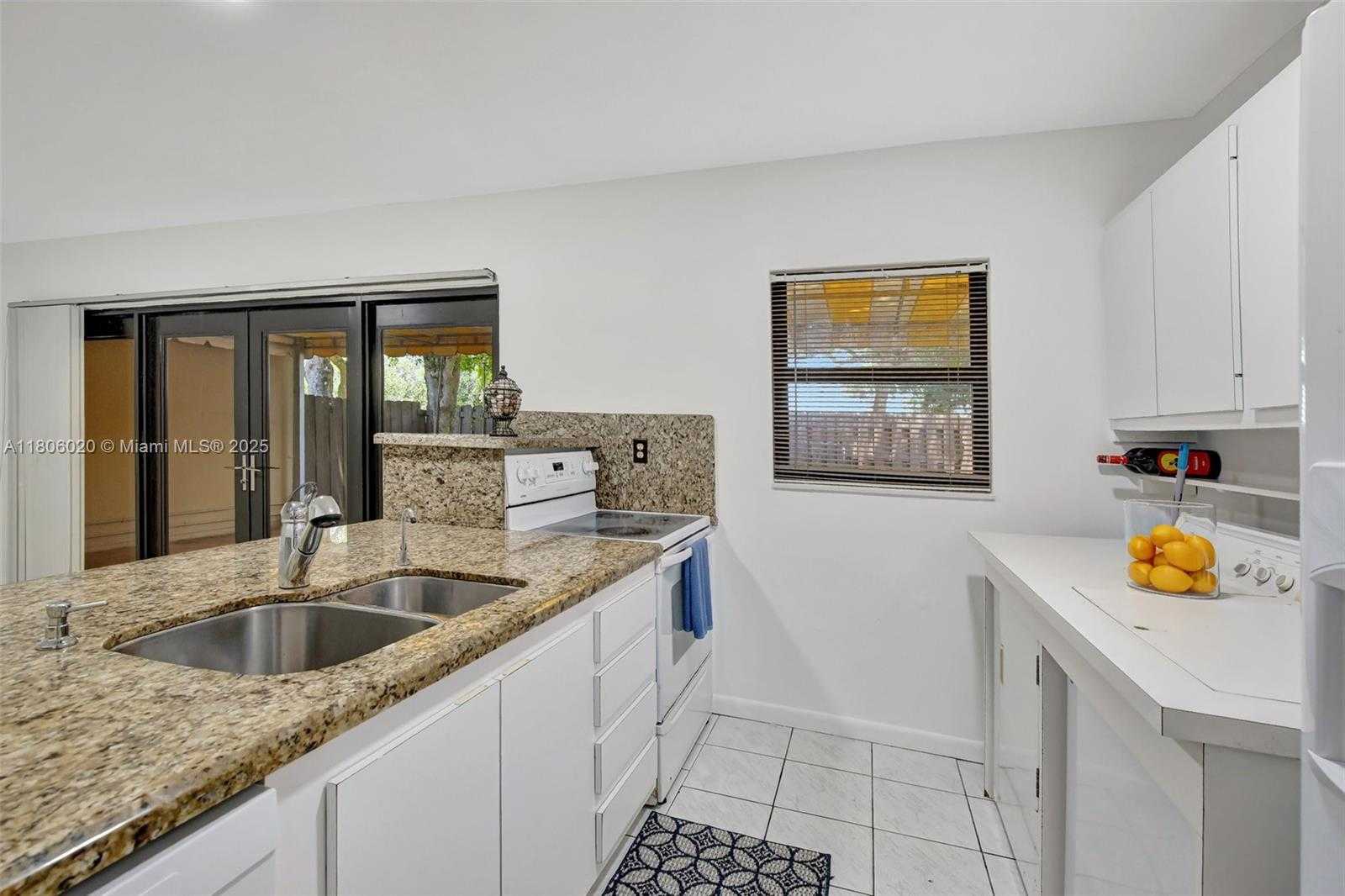 Small Image of 6703 KINGSMOOR WAY, Miami Lakes Number 9