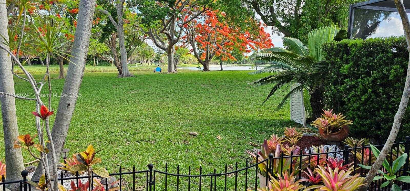 Small Image of 15545 SOUTH WEST 110TH TER, Miami Number 10
