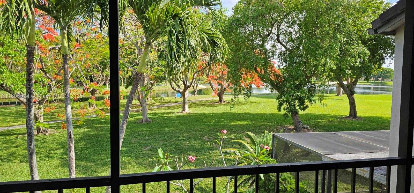 Small Image of 15545 SOUTH WEST 110TH TER, Miami Number 12