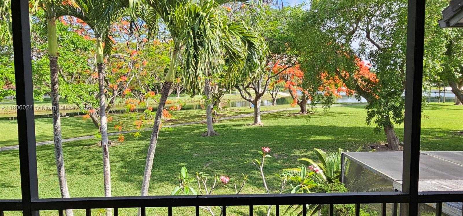 Small Image of 15545 SOUTH WEST 110TH TER, Miami Number 13