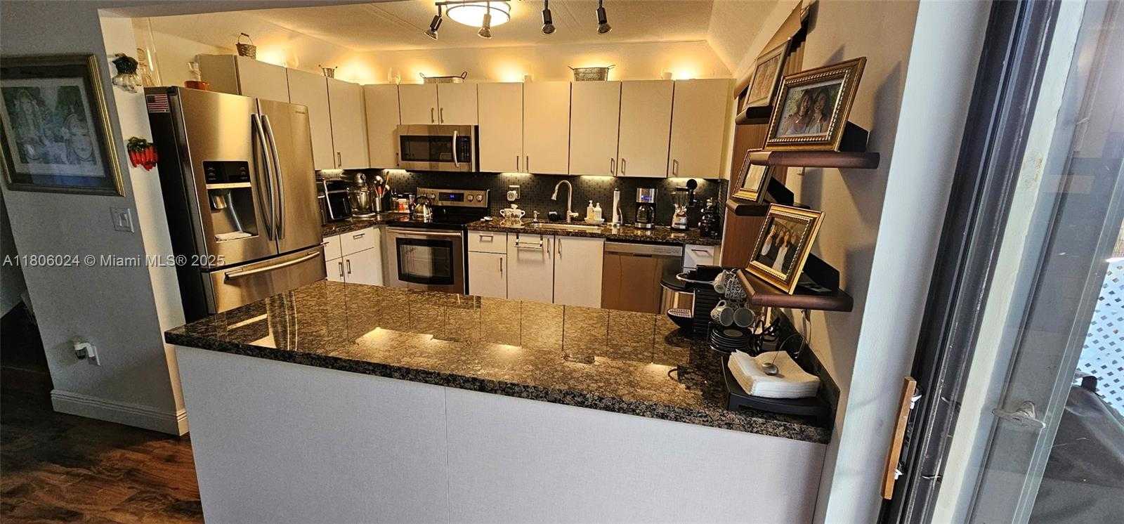 Small Image of 15545 SOUTH WEST 110TH TER, Miami Number 14