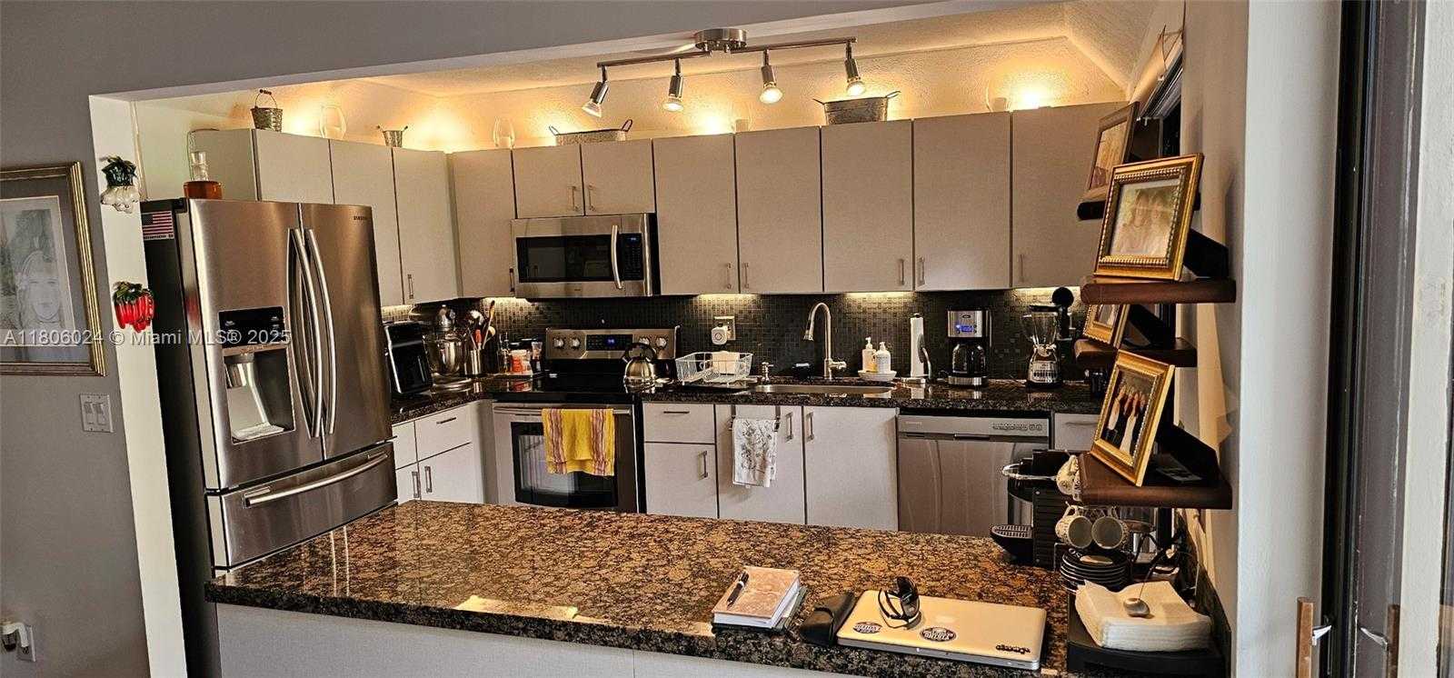 Small Image of 15545 SOUTH WEST 110TH TER, Miami Number 3