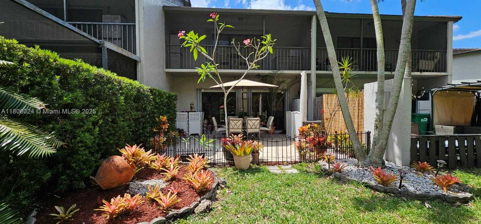 Small Image of 15545 SOUTH WEST 110TH TER, Miami Number 9